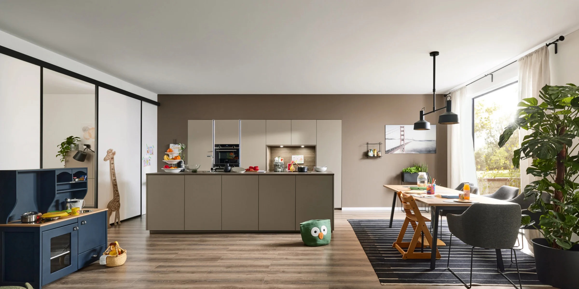kleine offene küche mit wohnzimmer